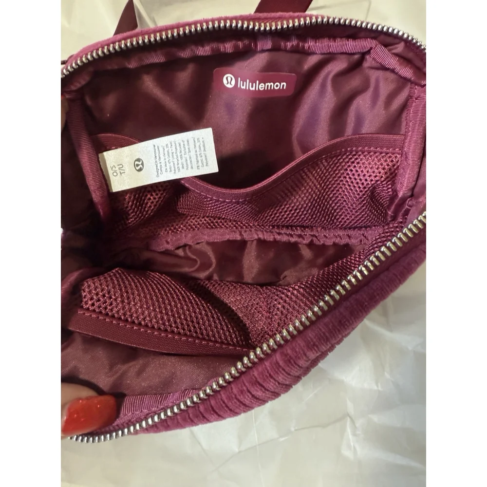 Lululemon Everywhere Belt Bag Corduroy